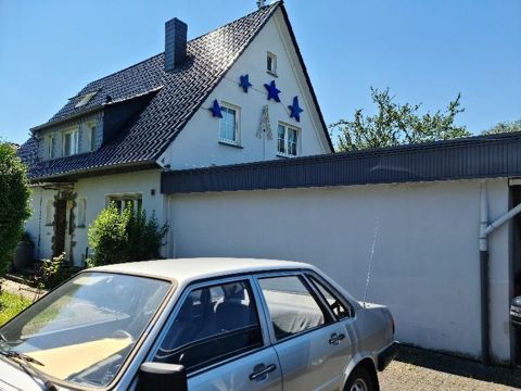 Ansicht mit Garage
